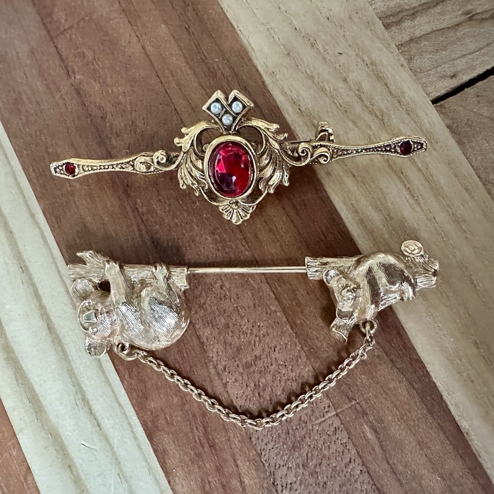 VTG Avon Koala Bear Gold Tone‎ Mama Baby Stick Pin  Red Cabochon 2 Bar Brooches